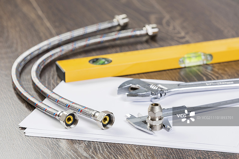 纸上的各种管道和工具图片素材