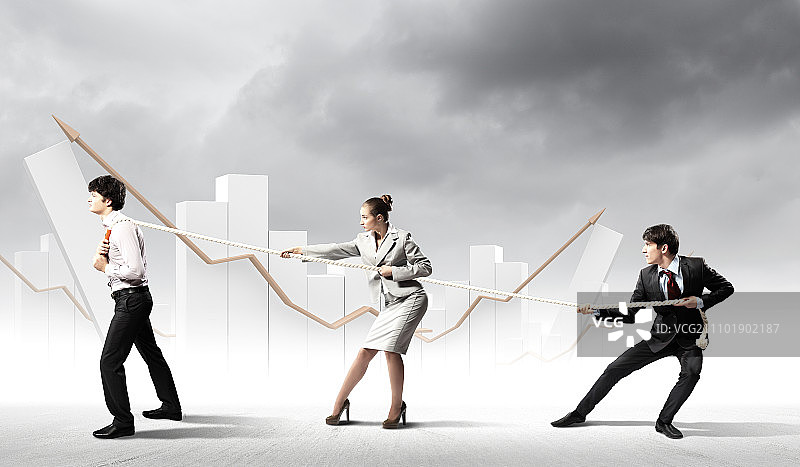 三位商人拔河图片素材