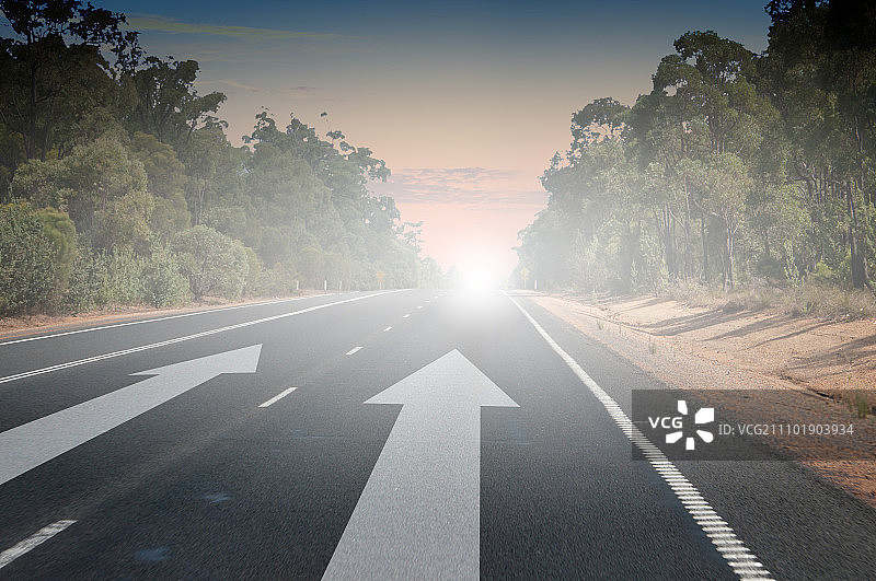 道路上的指示箭头图片素材