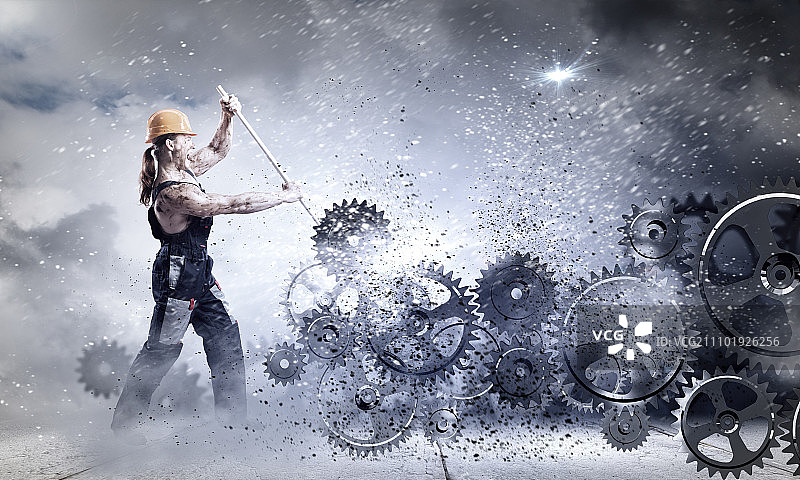 机械师男人：身穿制服的强壮机械师用扳手修理机械图片素材