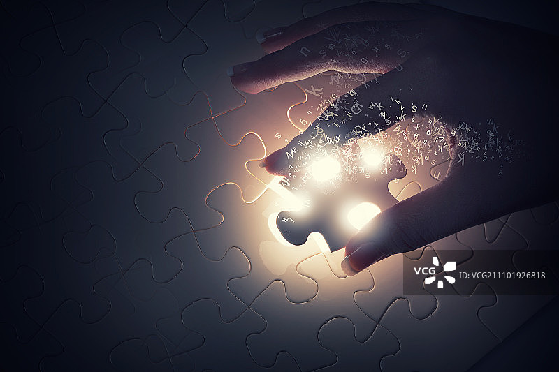 手拼拼图，完成拼图游戏图片素材
