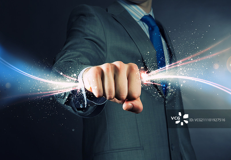 商业力量：商人紧握拳头图片素材