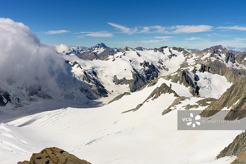 雪山山顶与雪山、蓝天景观图片素材
