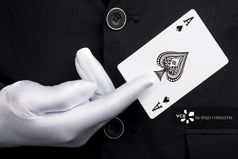 Man holding Spade A图片素材