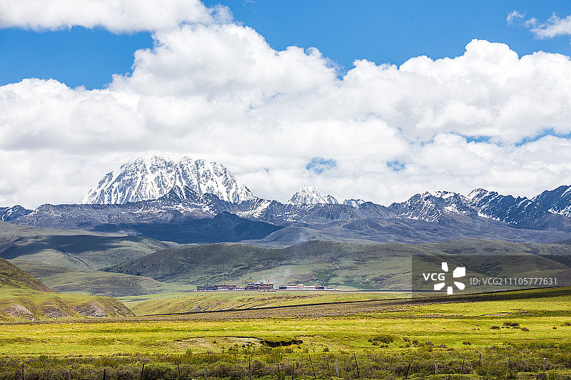 雅拉雪山图片素材