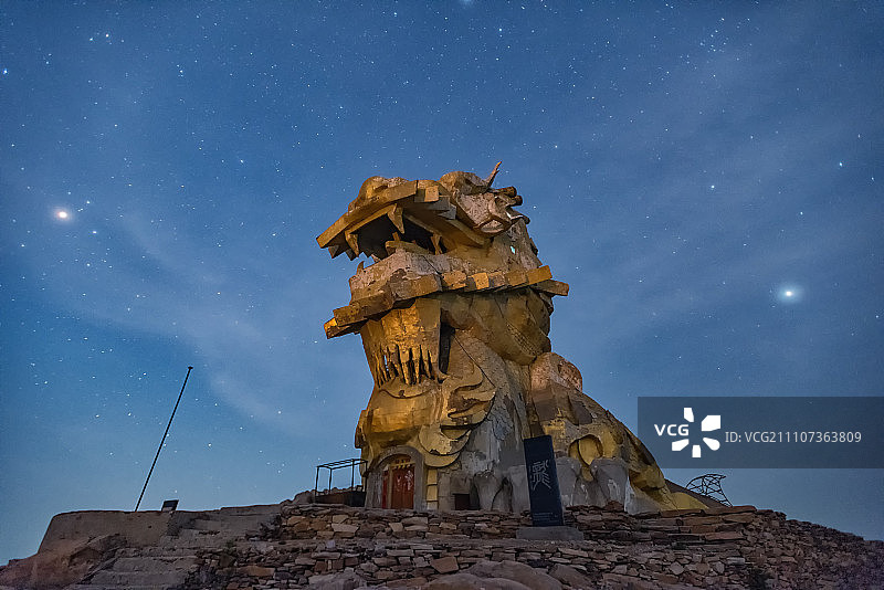 龙头雕像星空图片素材