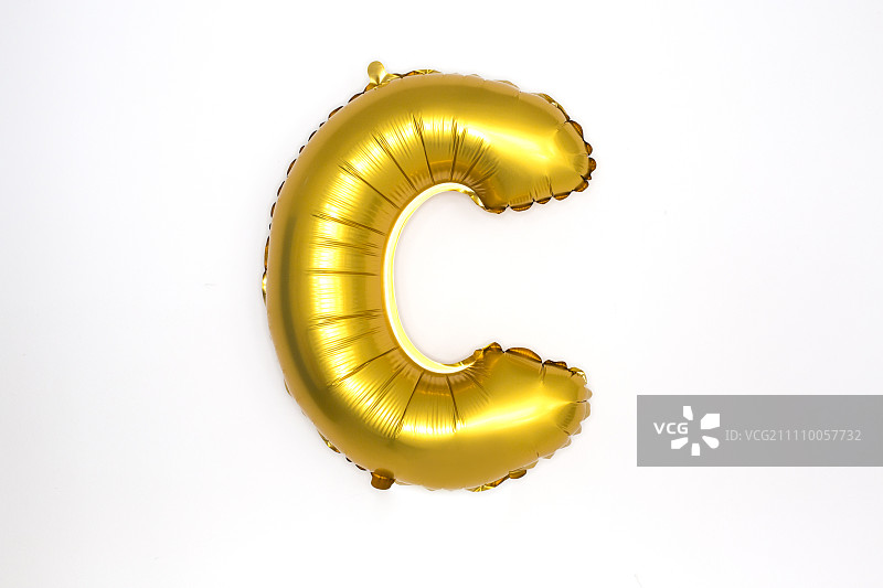 金色气球字母“C”图片素材