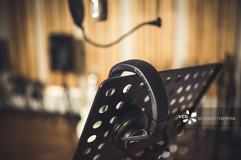 录音棚的乐谱架图片素材