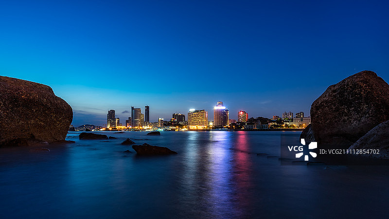 在鼓浪屿隔海远眺鹭江道夜景图片素材