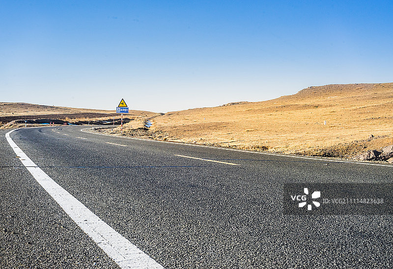 草原天路图片素材