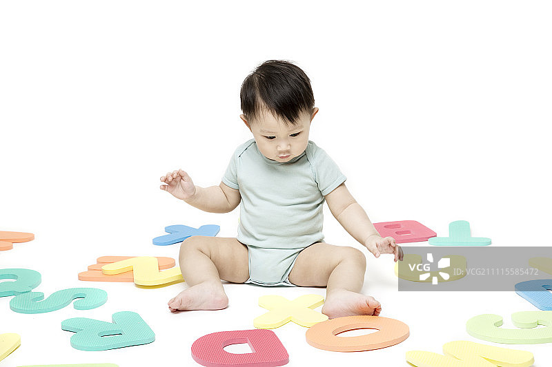 宝宝玩玩具字母图片素材