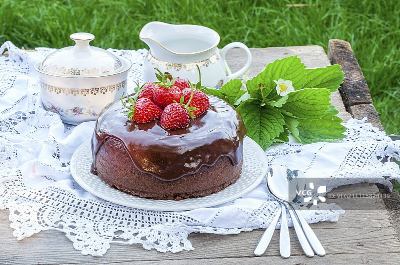 草莓巧克力蛋糕图片素材