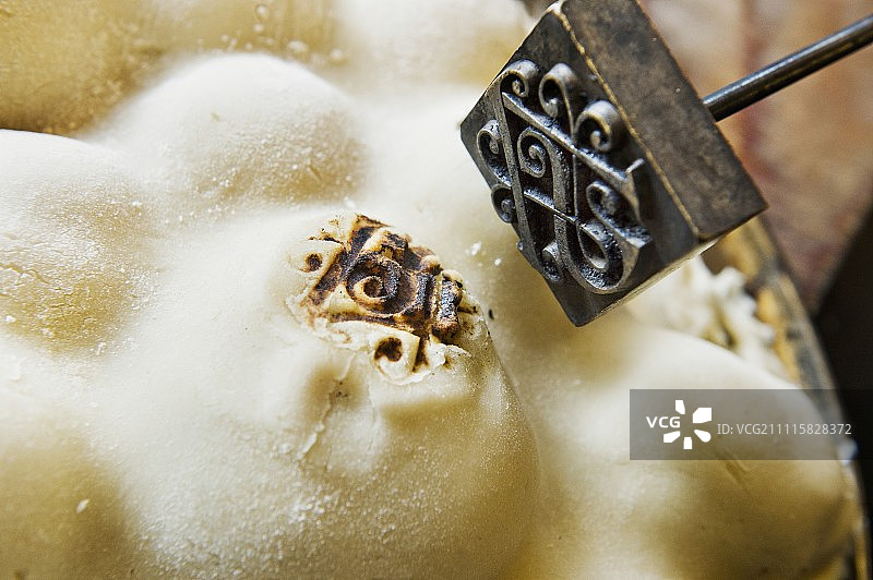 印有品牌标记的糕点图片素材