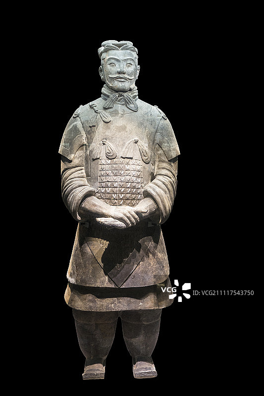 黑色背景中站立的秦始皇兵马俑图片素材