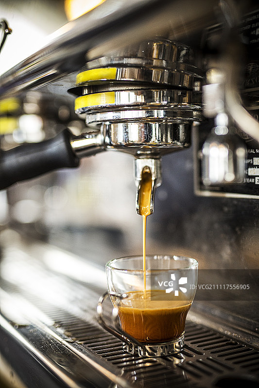 浓缩咖啡流出图片素材