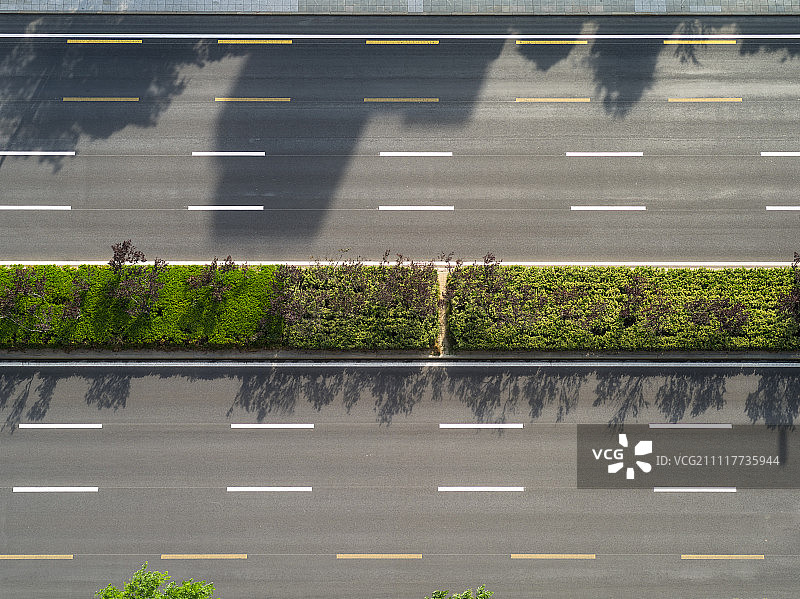俯拍行车道图片素材