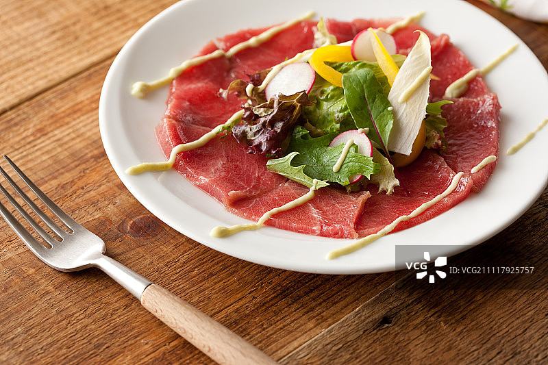 蛋黄酱鳕鱼生鱼片前菜图片素材