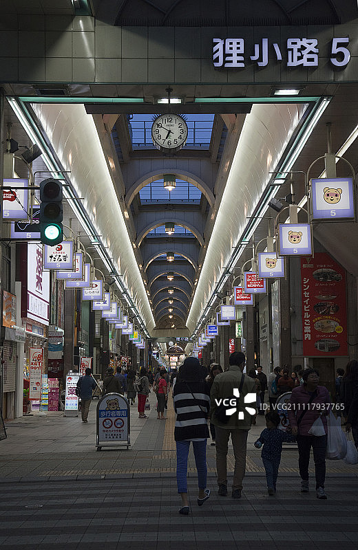 狸小路商业街，位于日本北海道札幌市中央区图片素材