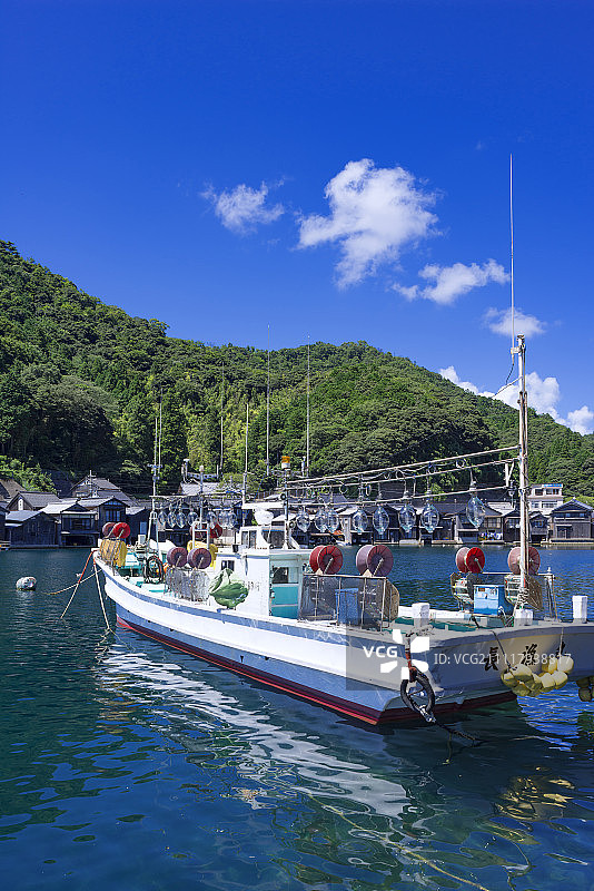 日本京都府伊根町的伊根船屋渔船图片素材