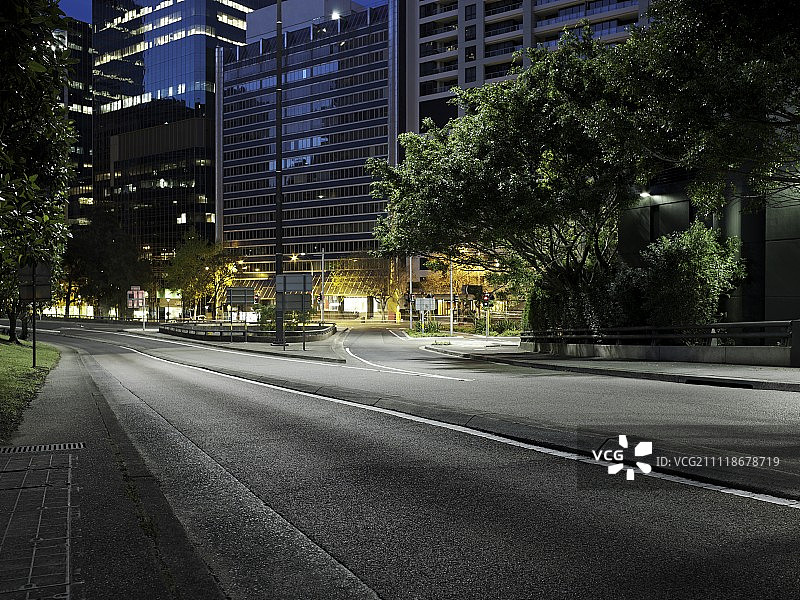 城市高速公路，背景是城市图片素材