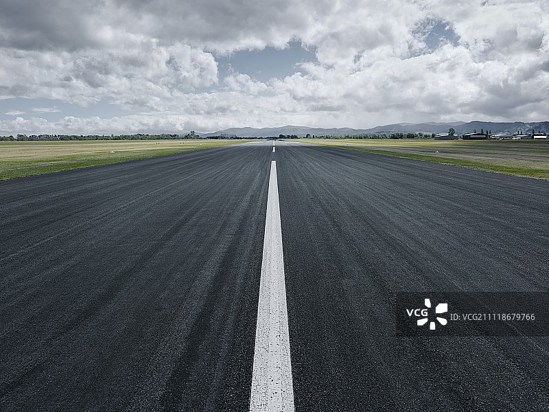 封闭的简易机场图片素材