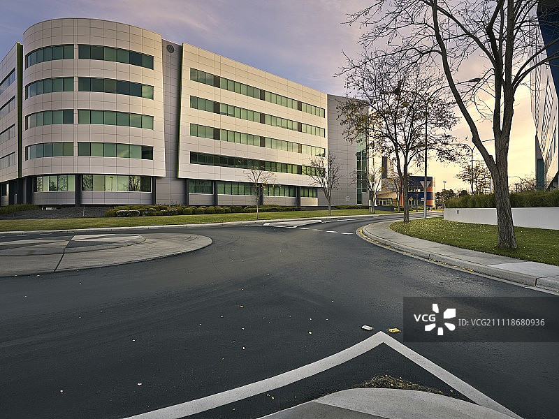 城市环形路口黄昏景色图片素材