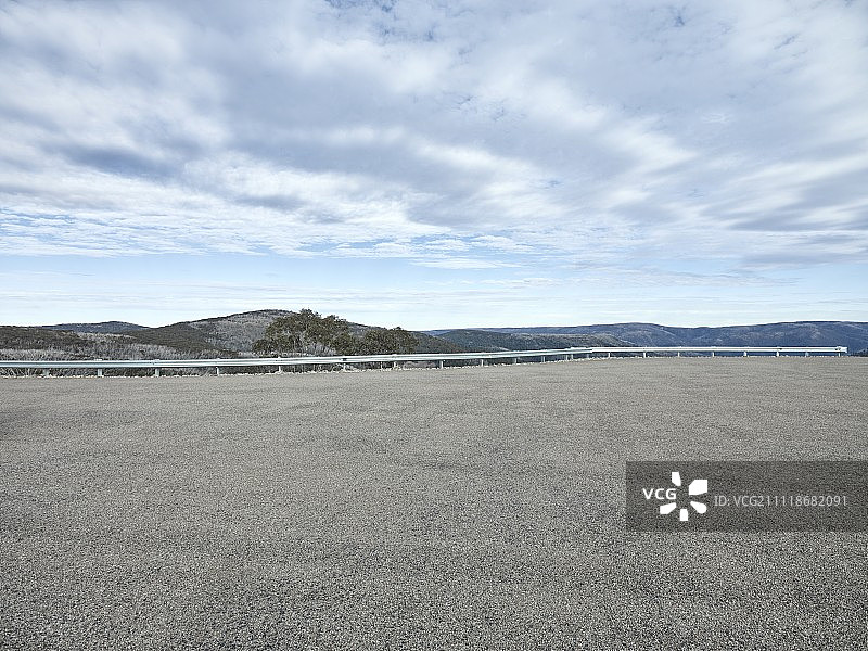 无标记的停车场图片素材