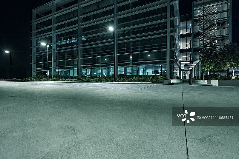 城市屋顶停车场夜景灯光图片素材
