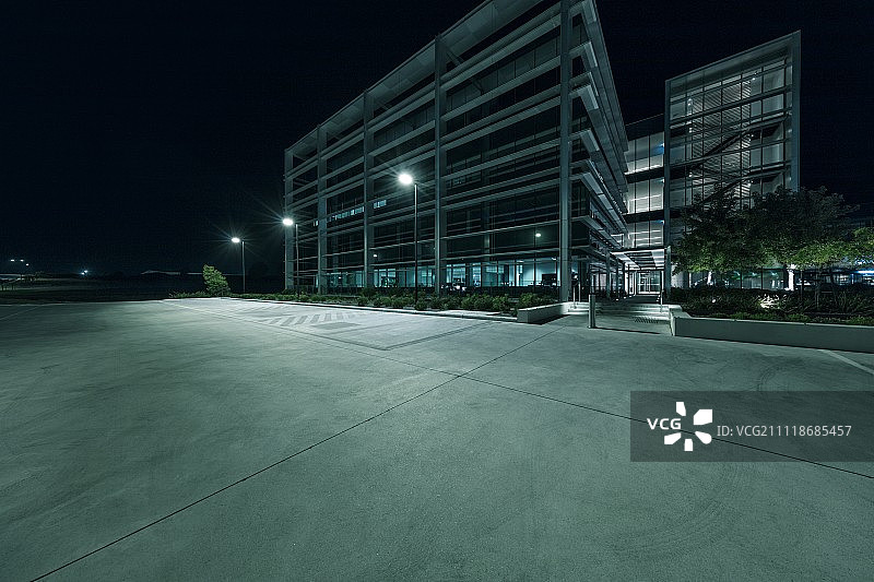 城市屋顶停车场夜景灯光图片素材