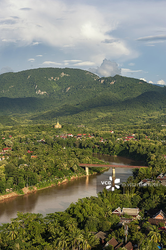 老挝琅勃拉邦全景高视角图片素材