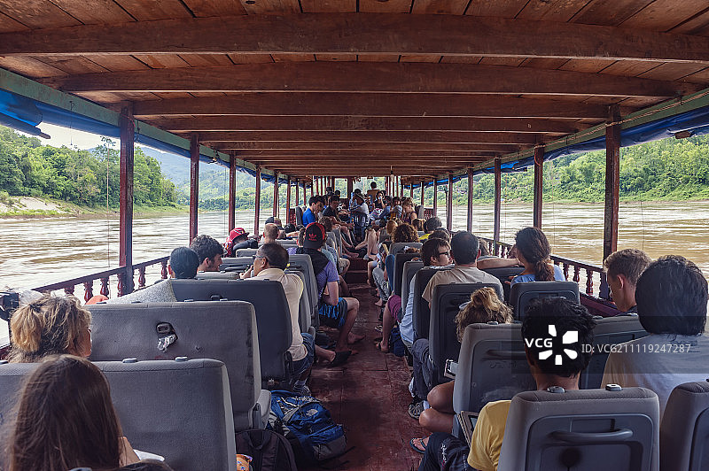 湄公河上的运输船内景图片素材