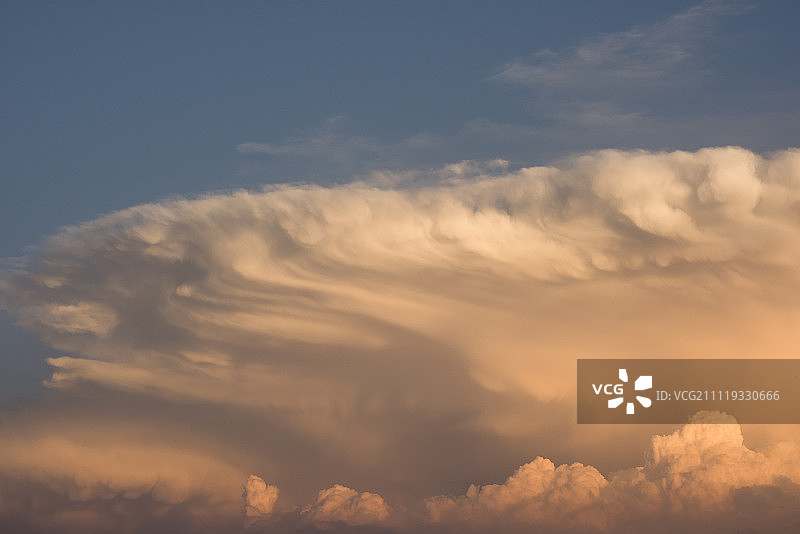 风起云涌图片素材