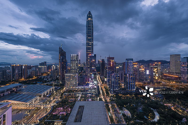 深圳平安大夏天际线夜景图片素材