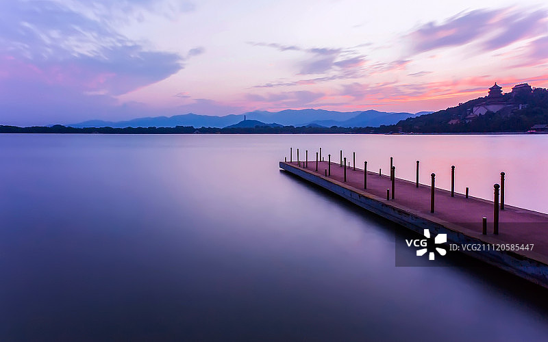 静谧的码头图片素材