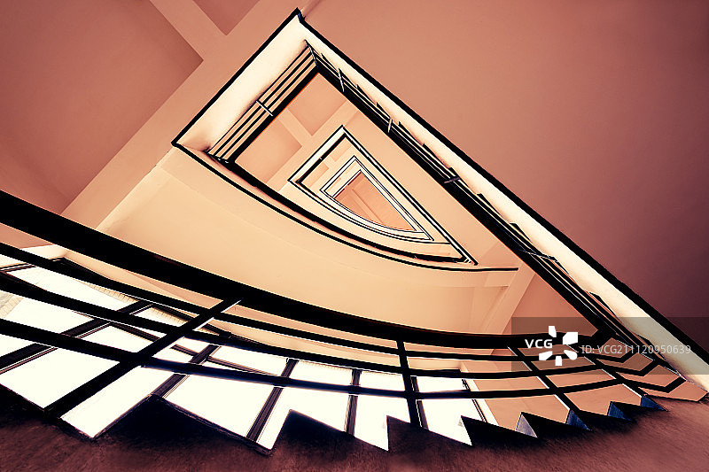 华东师范大学旋转楼梯图片素材