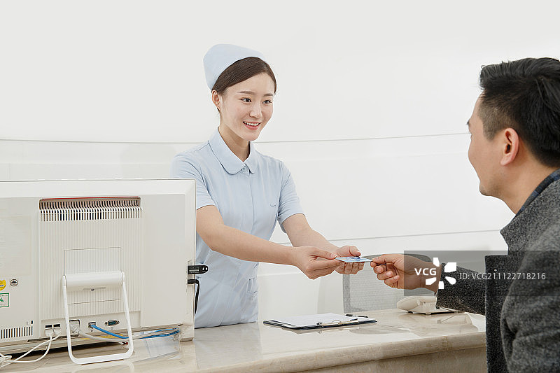 患者在收银台图片素材