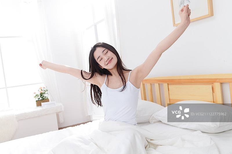 青年女人起床图片素材
