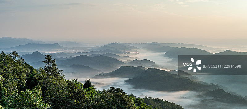 云雾山脉图片素材