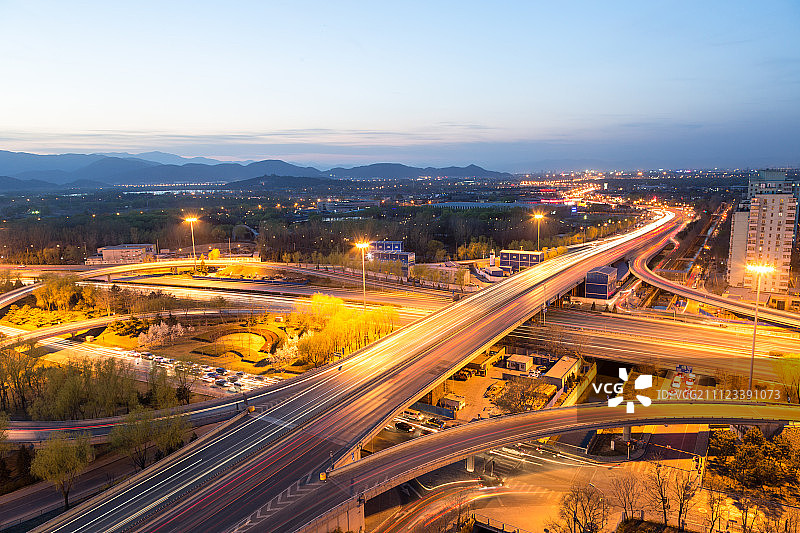 北京万泉河桥建筑夜景图片素材