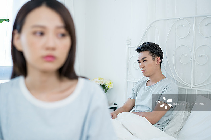 一对年轻情侣的休闲生活图片素材