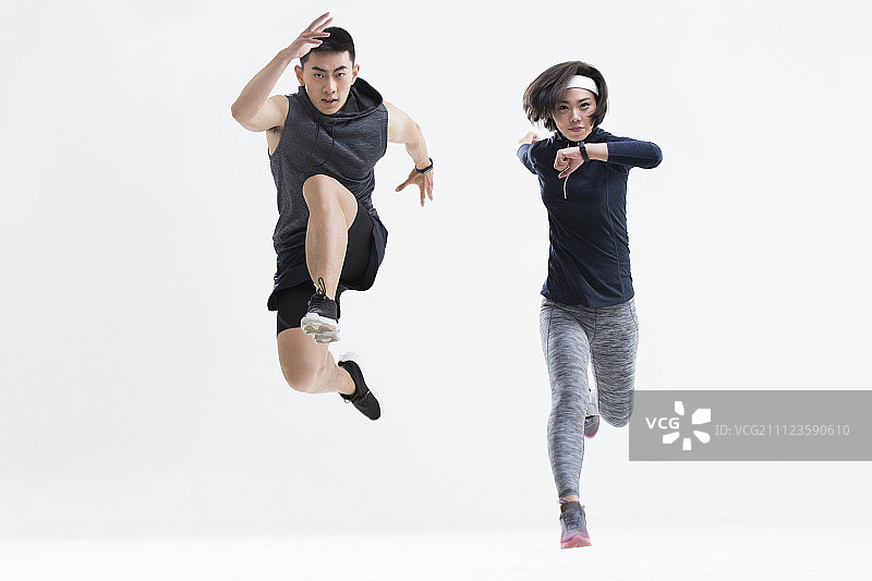 充满活力的年轻情侣图片素材