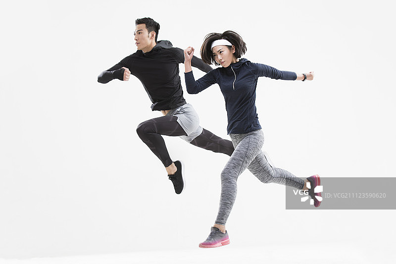 充满活力的年轻情侣图片素材