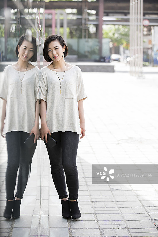 漂亮的年轻女子图片素材