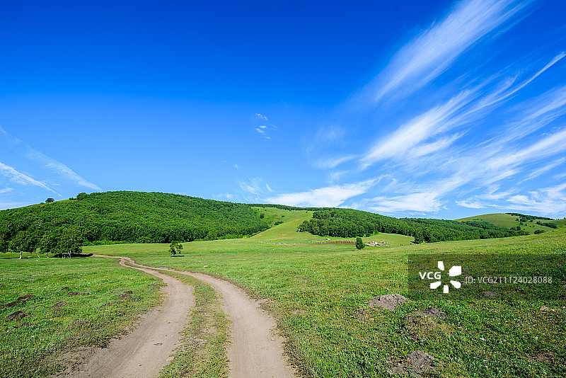 草原上的车辙图片素材