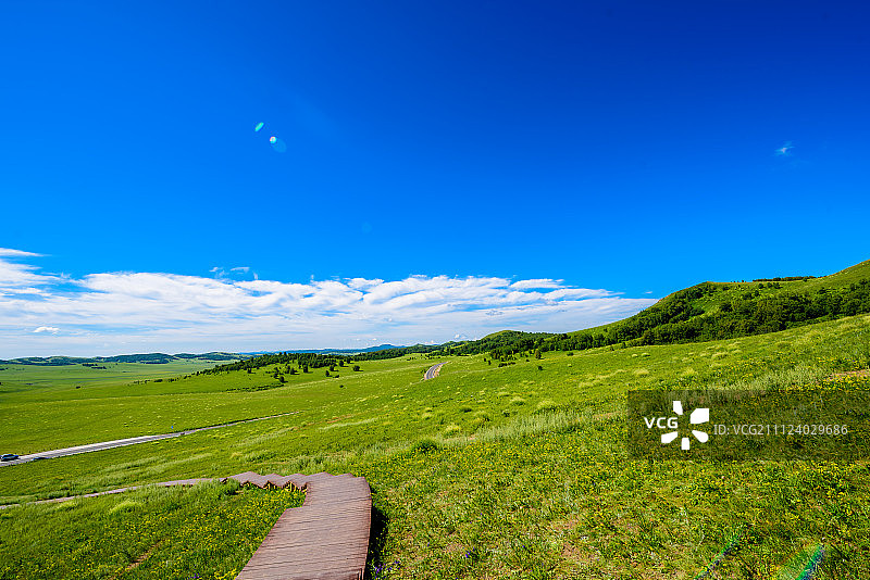 草原上的公路图片素材