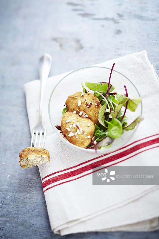 土豆榛子炸丸子图片素材