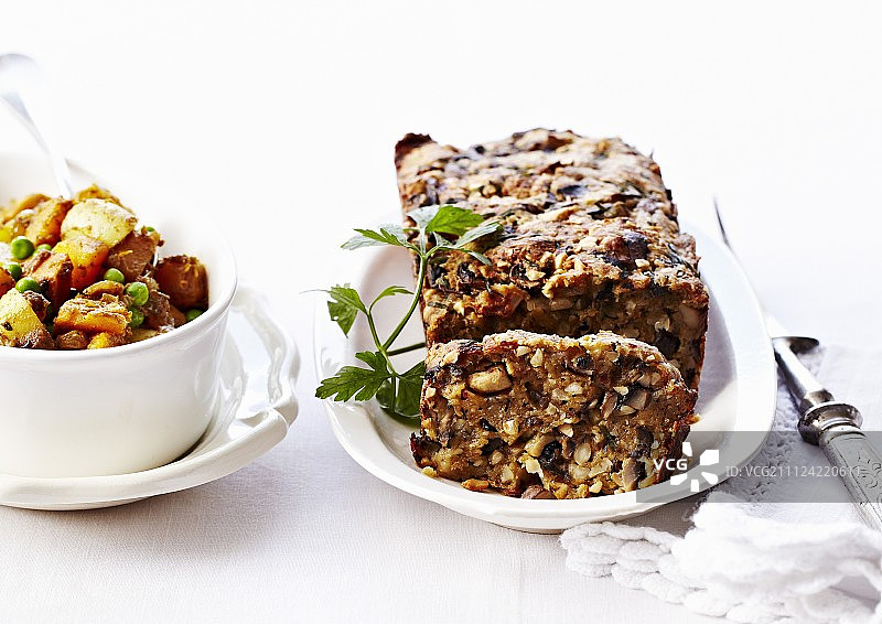 蘑菇和腰果咸味面包图片素材