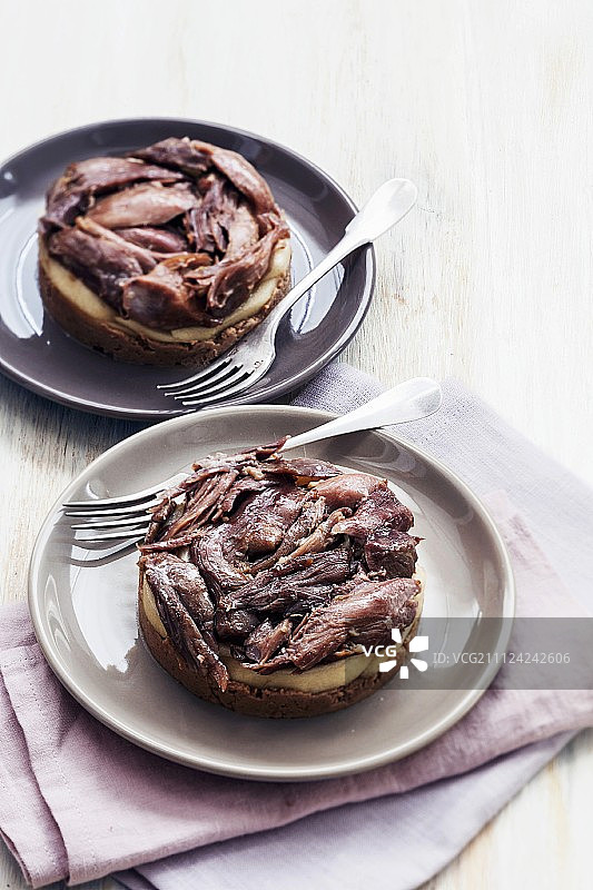 油封鸭梨栗子馅饼图片素材