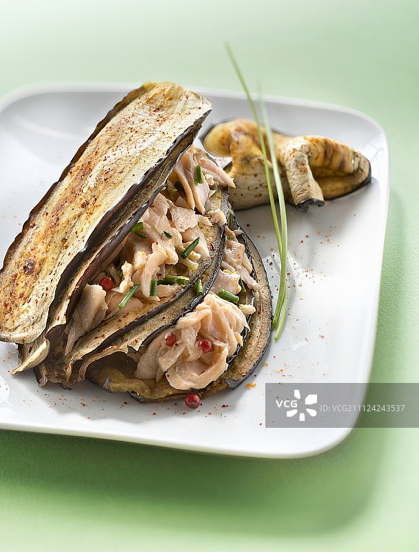 茄子和粉色鳟鱼分层图片素材