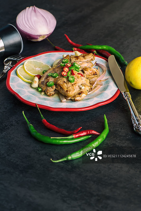 煎鸡腿肉图片素材